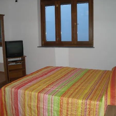 Il Rifugio Del Poeta Bed & Breakfast 2*