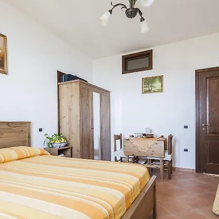 Il Rifugio Del Poeta Bed & Breakfast 2*