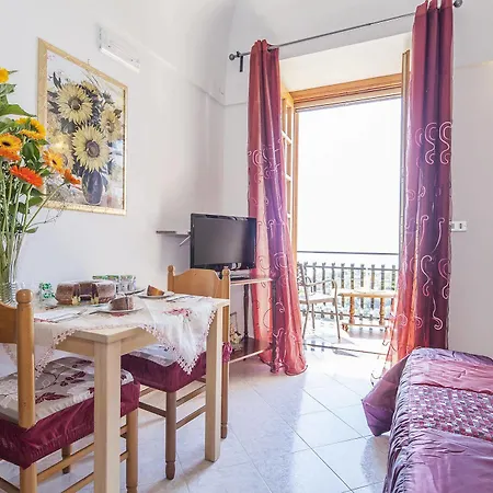 Il Rifugio Del Poeta Bed & Breakfast 2*